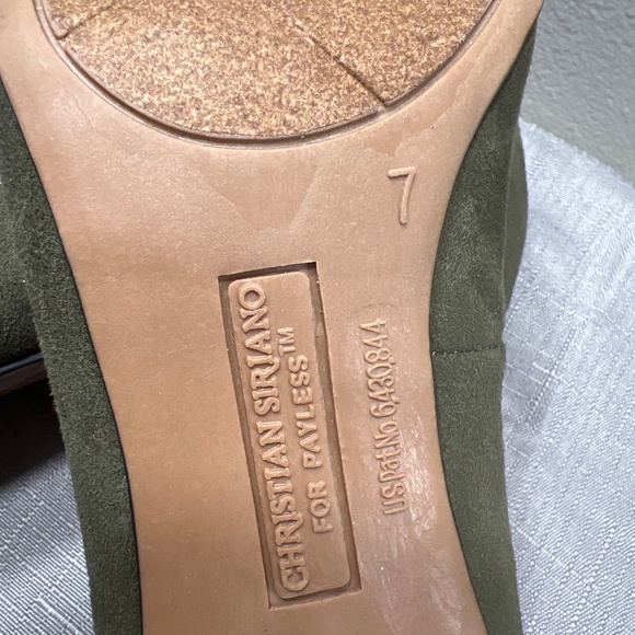 Size 7 Olive Suede pumps - Picture 5 of 6